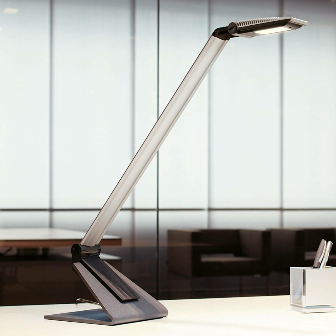 Moderní LED stolní lampa Solaris