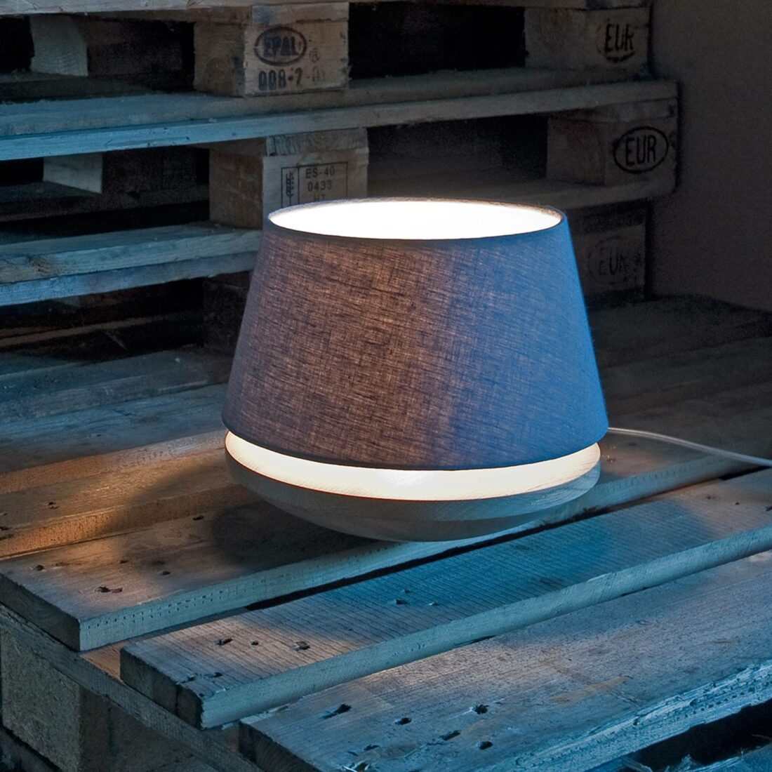 dubové dřevo a len- stolní lampa Kjell