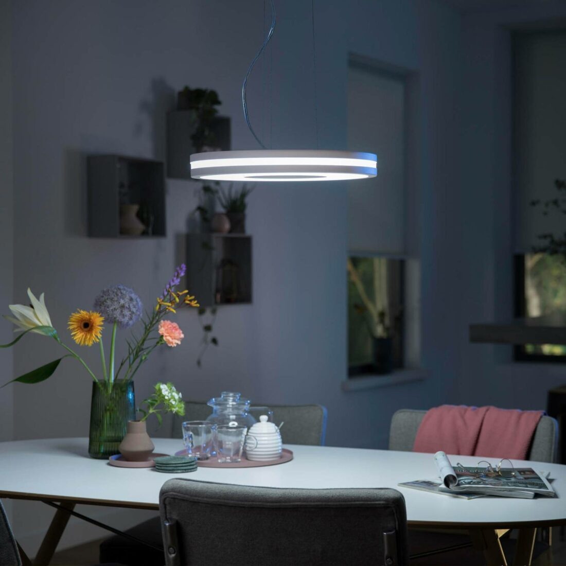 Philips Hue Being LED závěsné světlo v bílé barvě