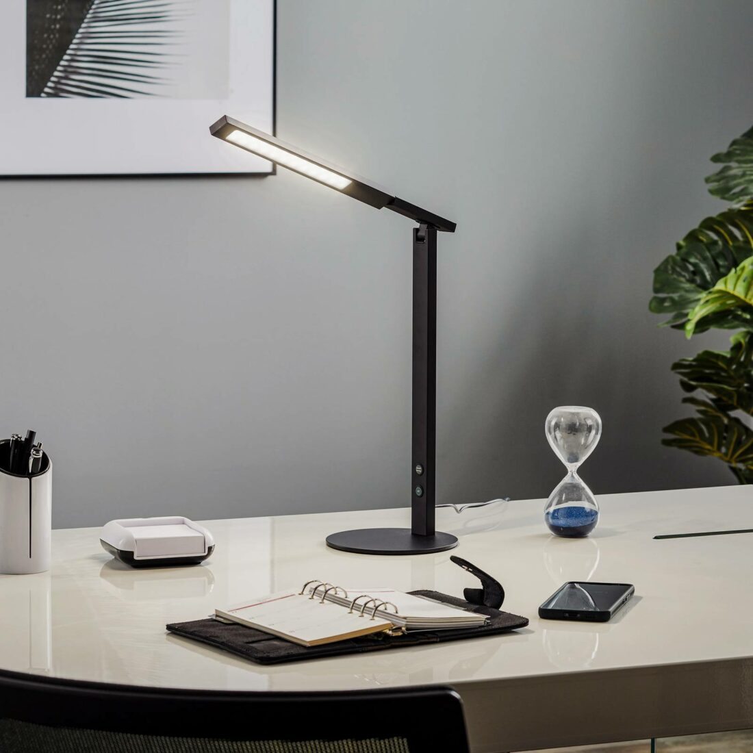 LED stolní lampa Ideal se stmívačem