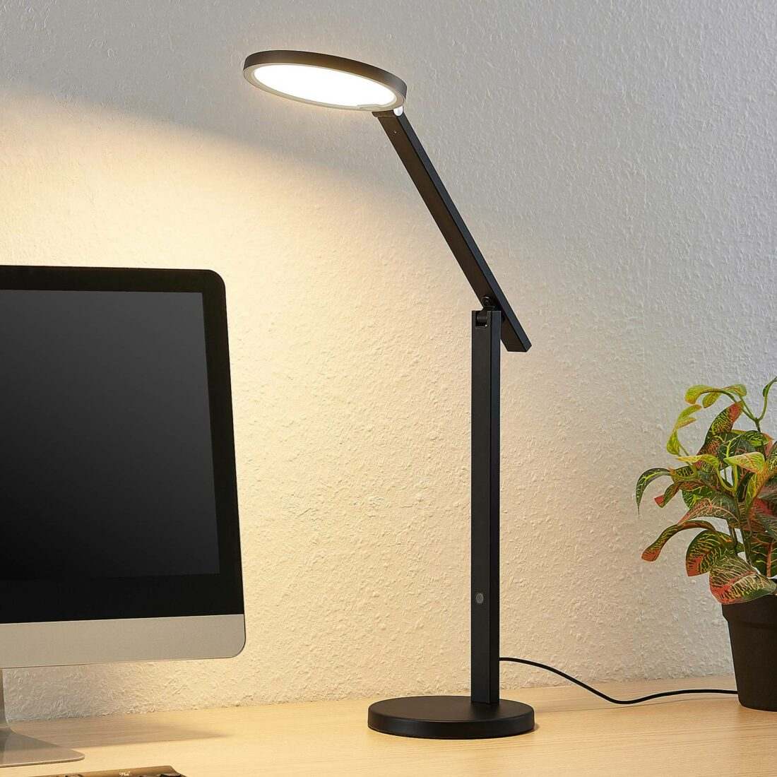 Lucande Felkano LED stolní lampa