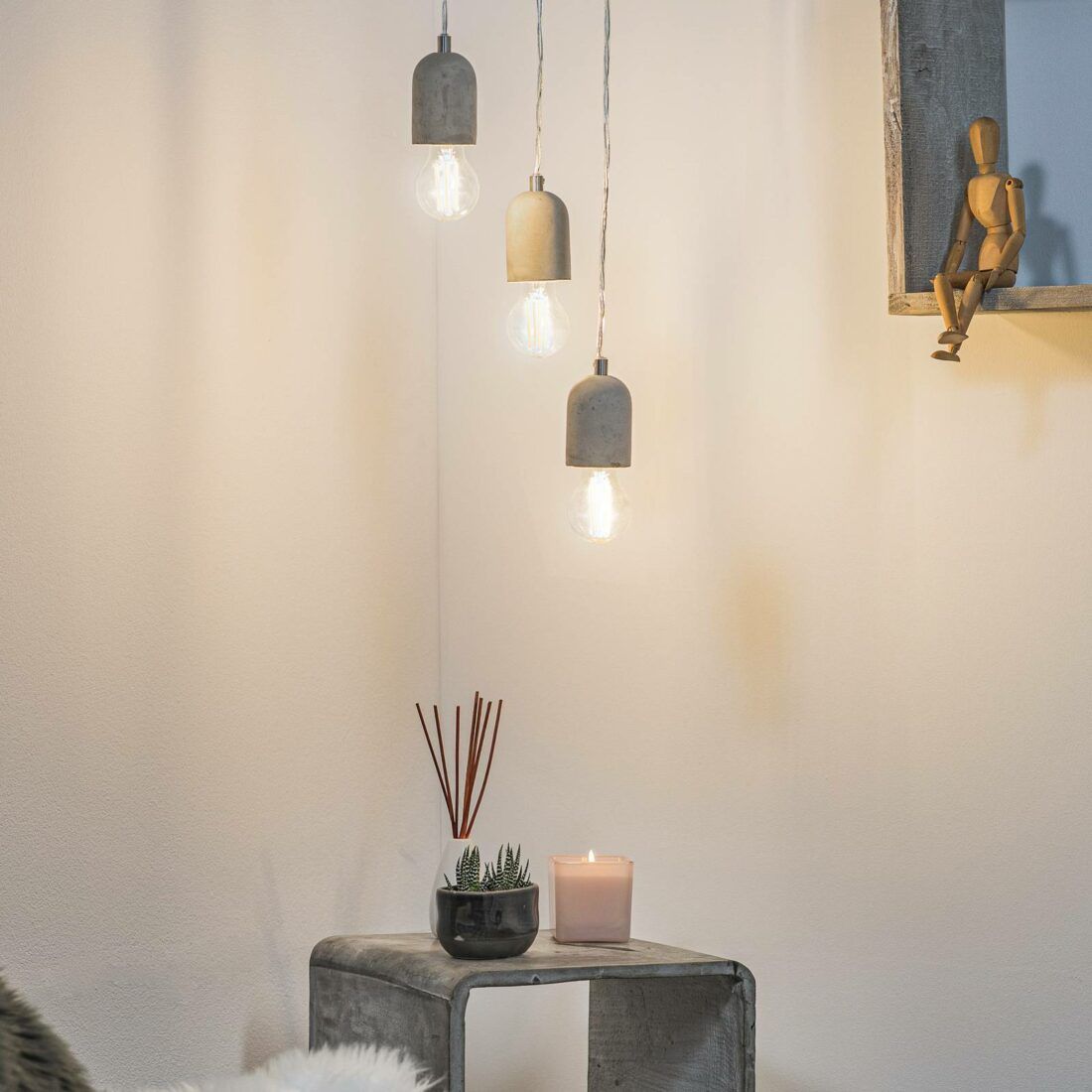 Závěsné světlo Silvares s minimalistickým designem