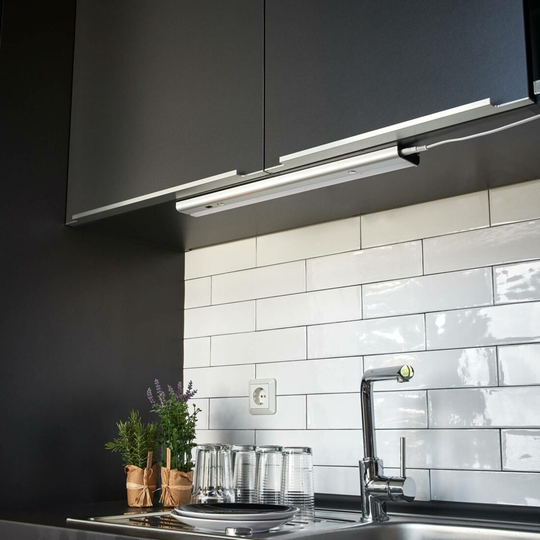 LED osvětlení kuchyňské linky Devin spínací senzor